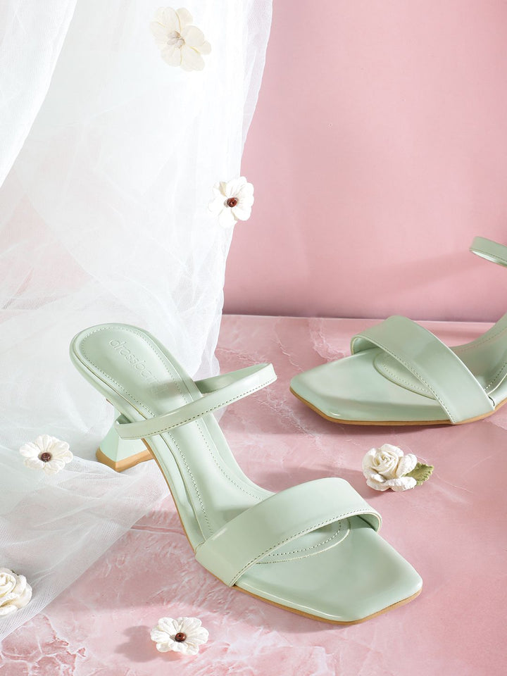 DressBerry Strappy Slim Heel