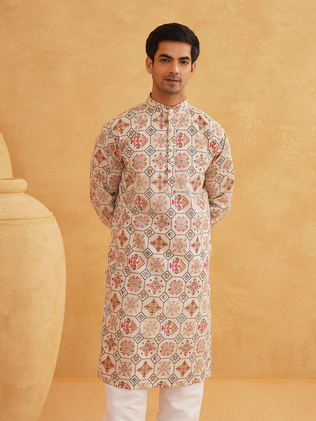 SOJANYA Men Cream-Coloured Geometric Printed Kurta