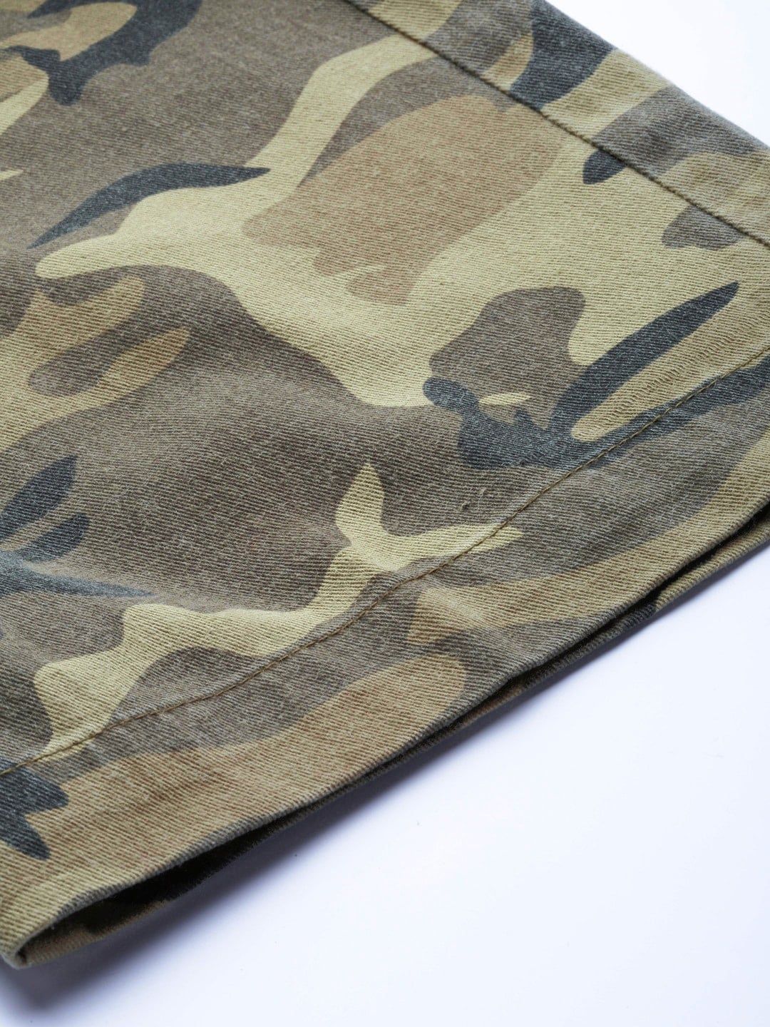 SASSAFRAS Women Green Regular Fit Camouflage Printed Cargos