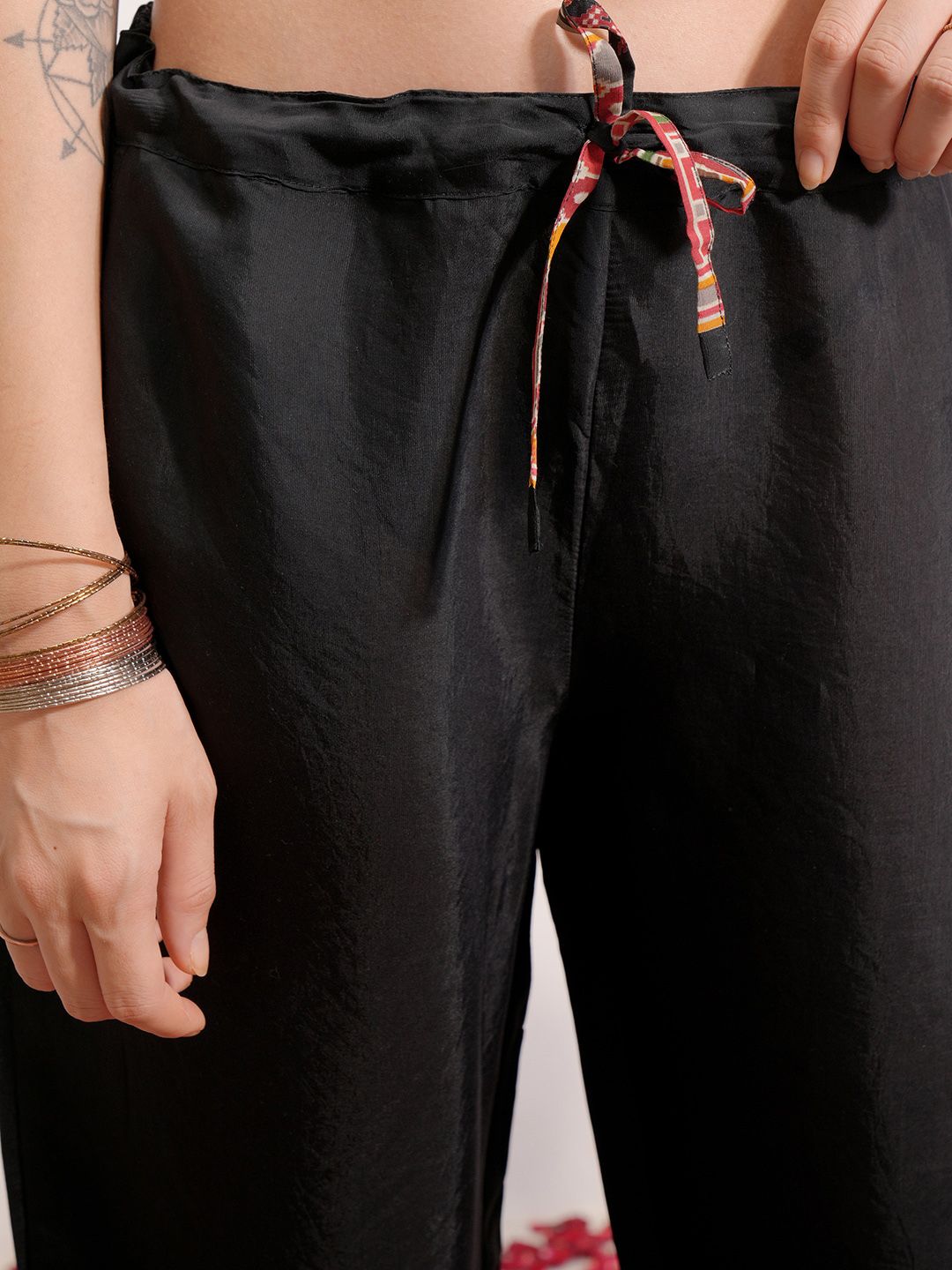 Vishudh Floral Embroidered Regular Thread Work Kurta with Trousers & With Dupatta
