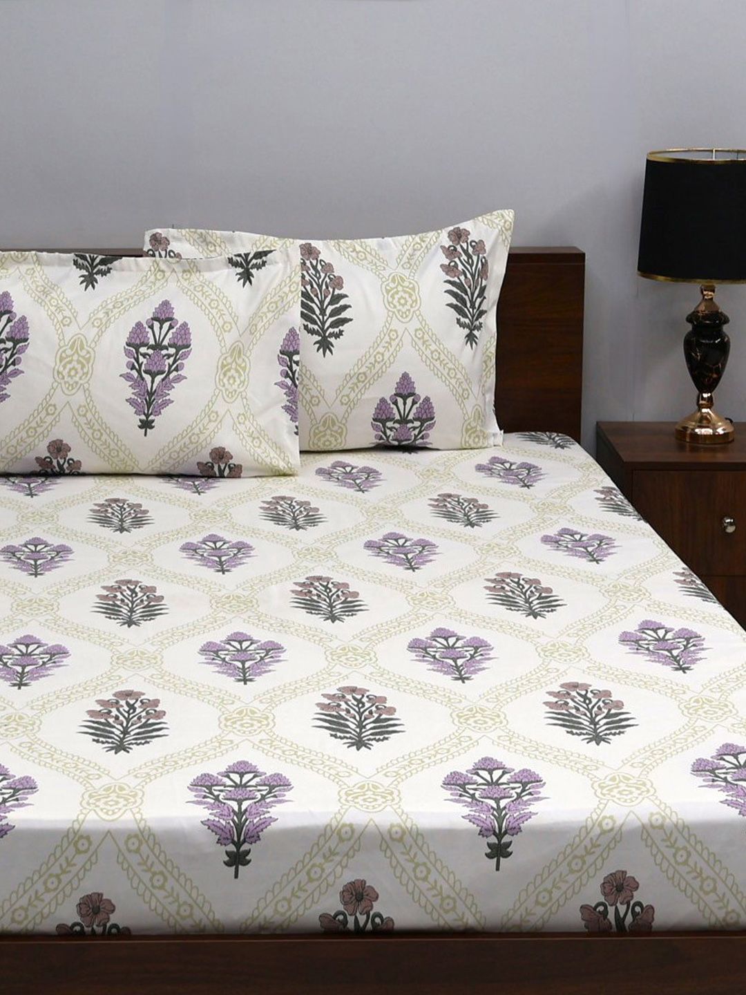 BOMBAY DYEING White & Purple Floral 160 TC Queen Bedsheet with 2 Pillow Covers