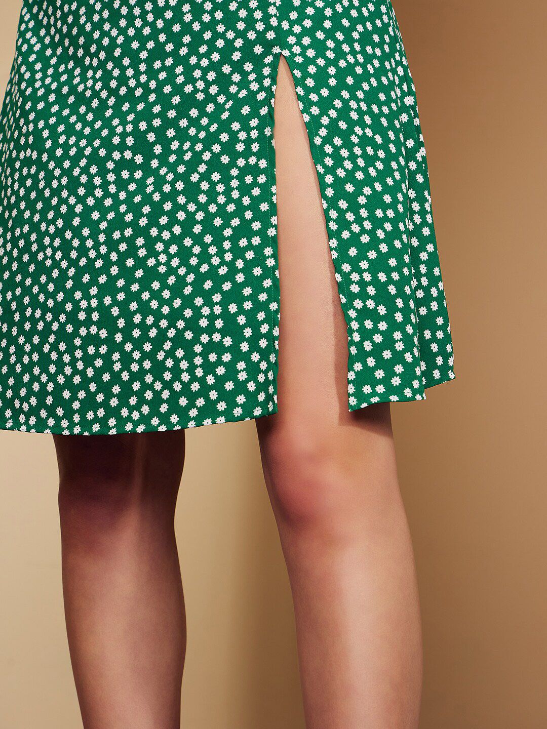 Berrylush Women Green Floral Printed High Rise Knee Length Pencil Skirt