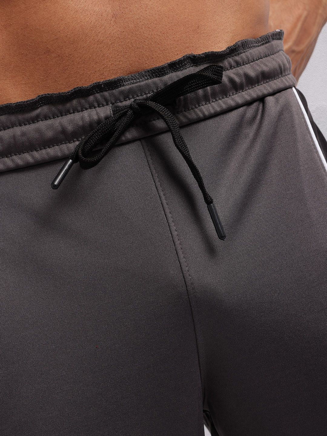 HRX by Hrithik Roshan Men Colourblocked Detail Mid-Rise Rapid-Dry Training Joggers