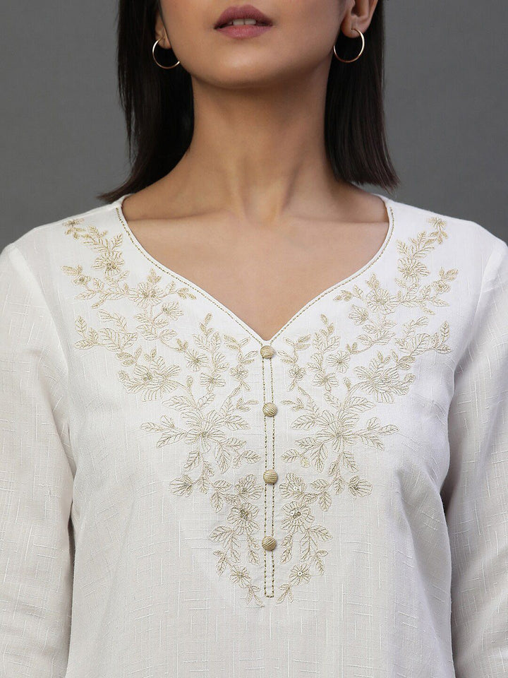 AURELIA Floral Embroidered V-Neck Straight Kurti
