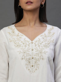 AURELIA Floral Embroidered V-Neck Straight Kurti
