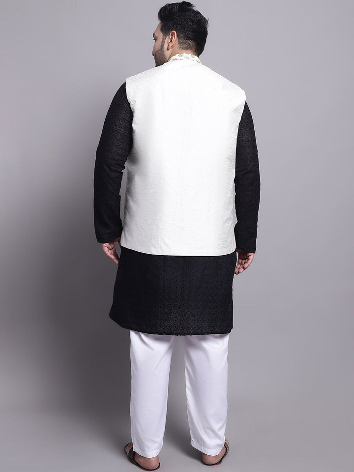 SOJANYA PLUS Embroidered Regular Pure Cotton Kurta with Pyjamas