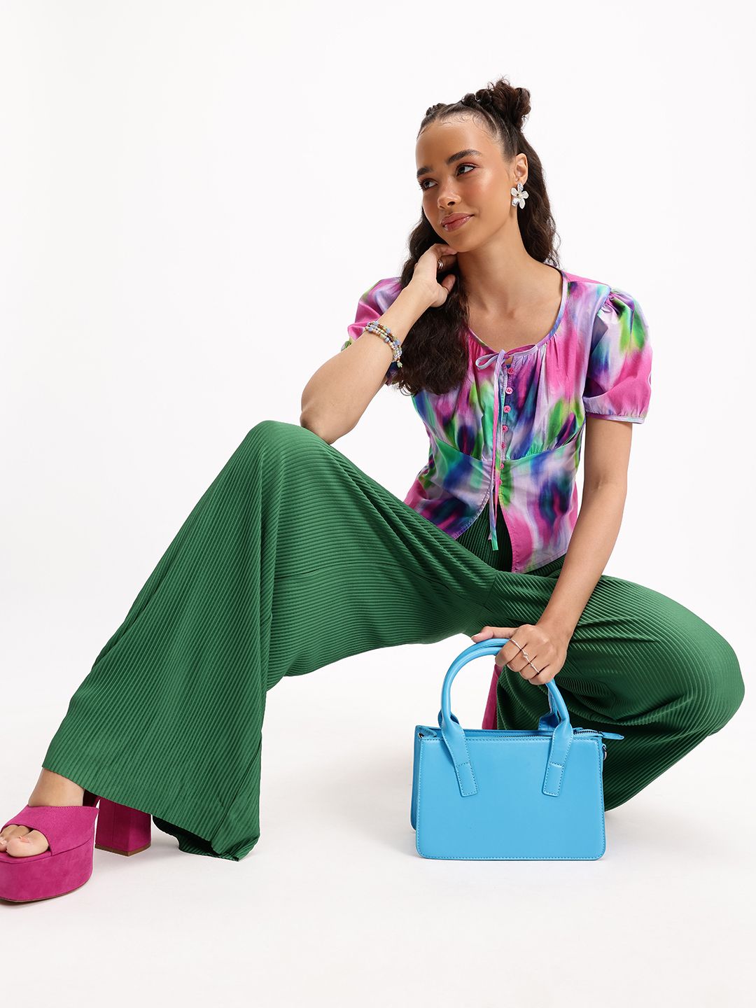 Atasan Gaya Baju Tie-Dye Beraneka Warna Dressberry