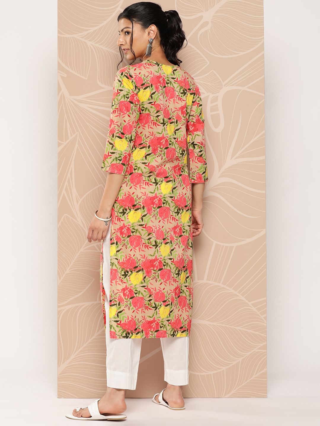 Varanga Women Beige & Pink Floral Printed Floral Kurta