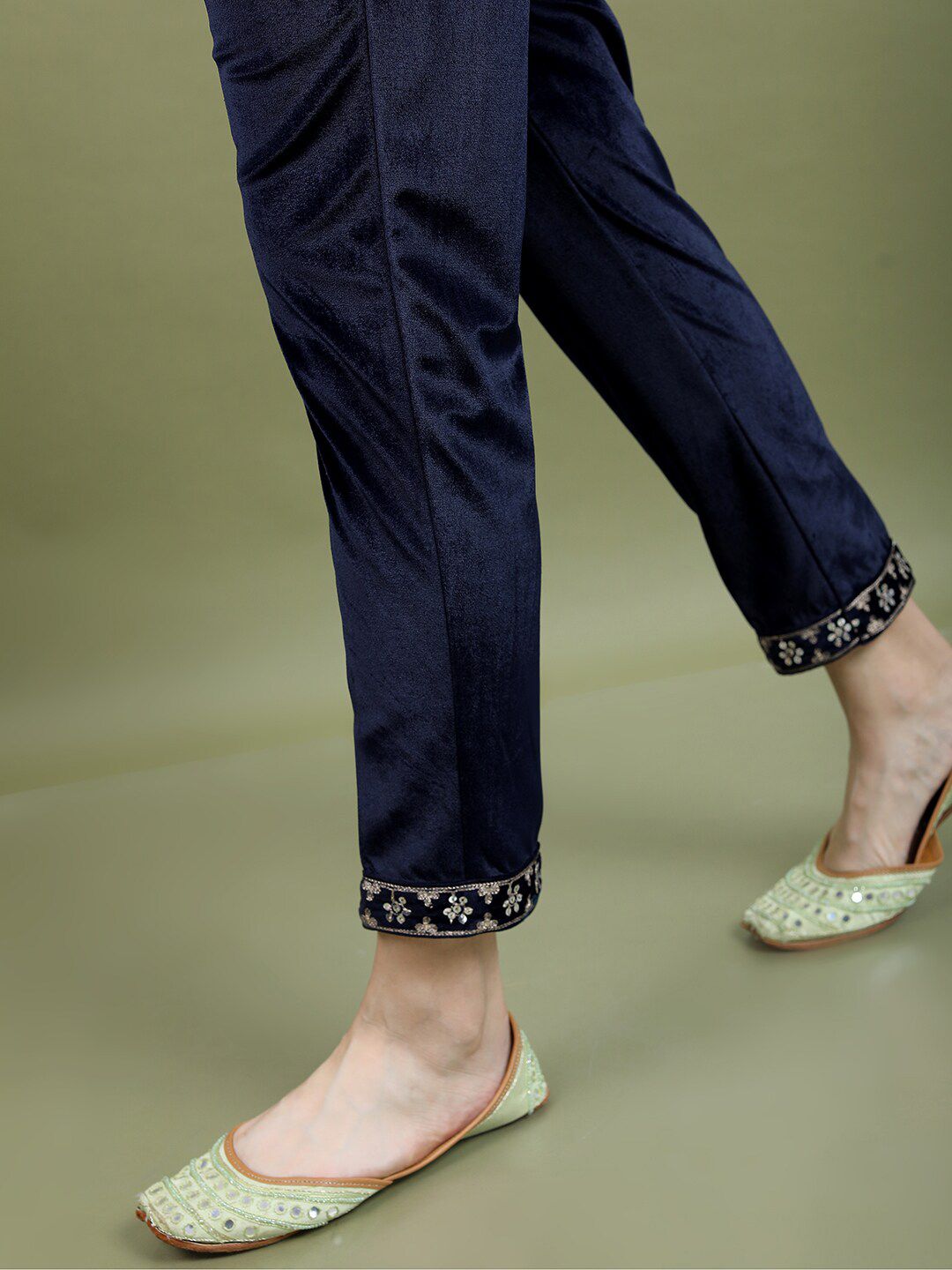 Vishudh Women Ethnic Motifs Embroidered Knited Velvet Kurta & Trousers with Dupatta