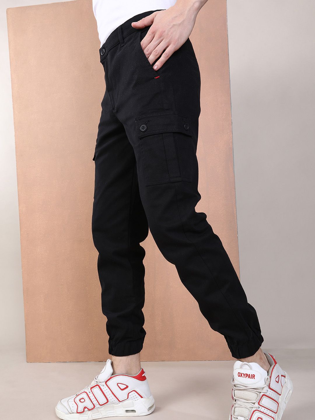 Lelaki garaj India yang langsing joggers pepejal