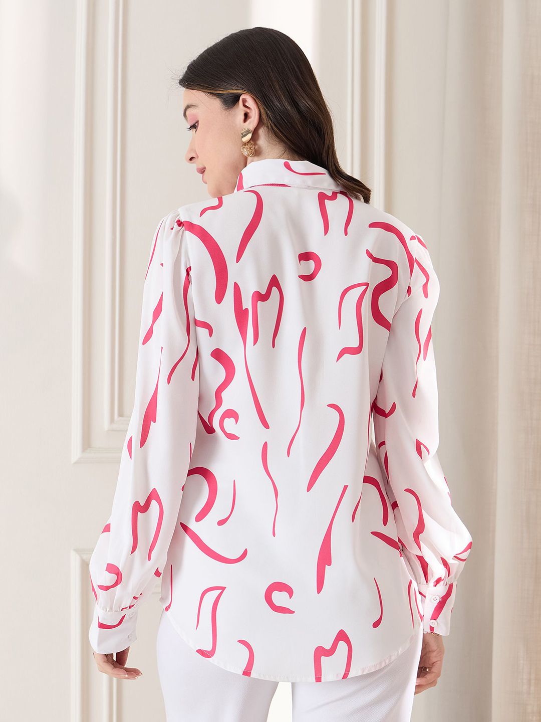 Berrylush Women Regular Fit Spread Collar Abstract Printed Casual Shirt