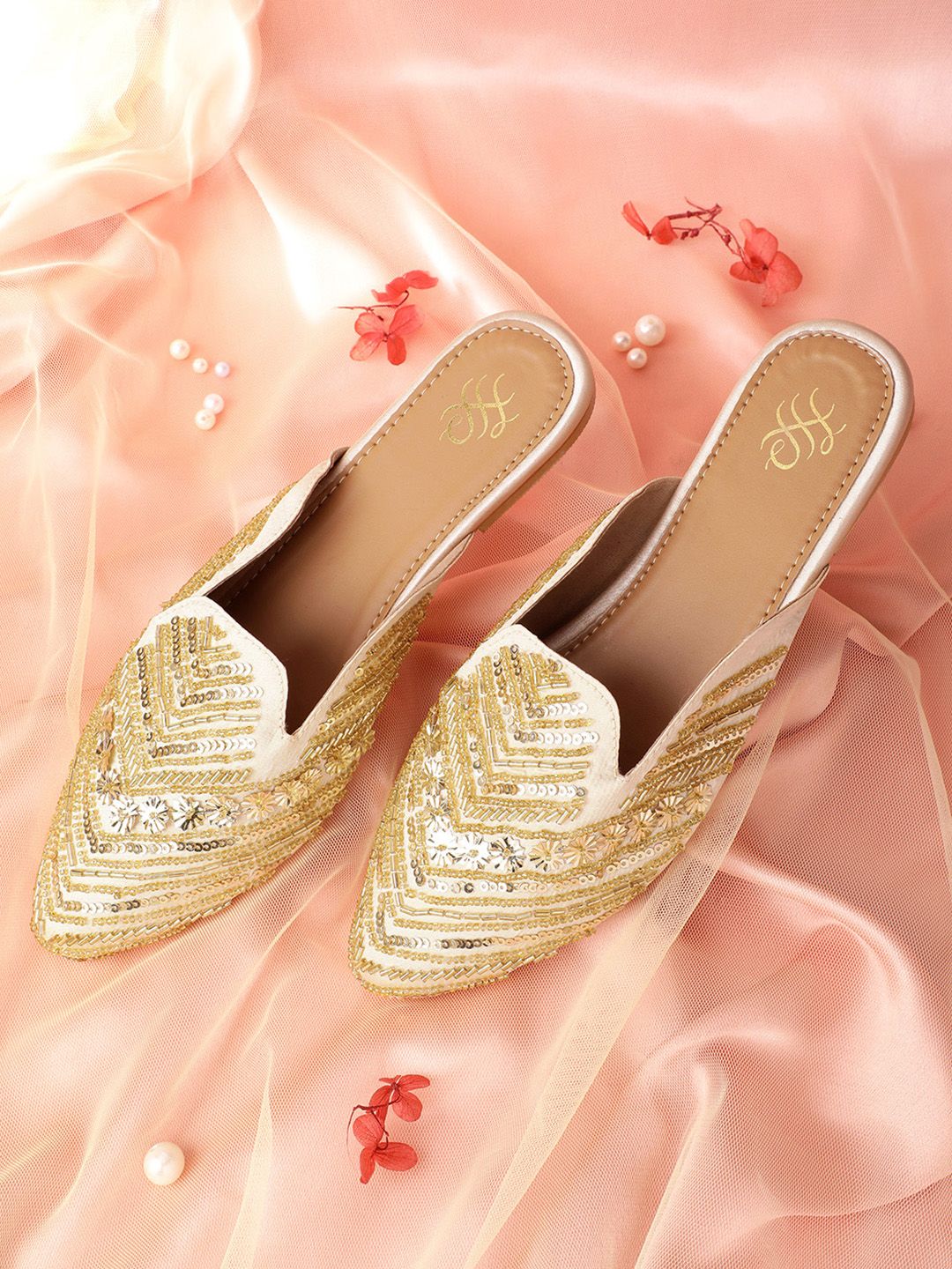 House of Pataudi Women Beads Embellished Ethnic Mules