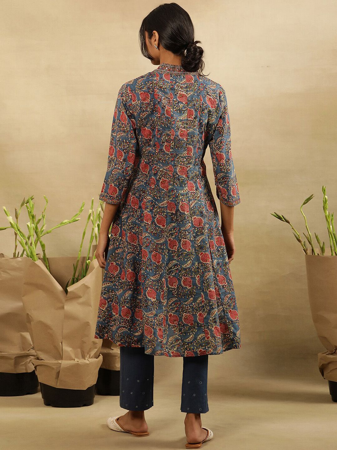 W V Neck Floral Printed Thread Work Cotton Kurta