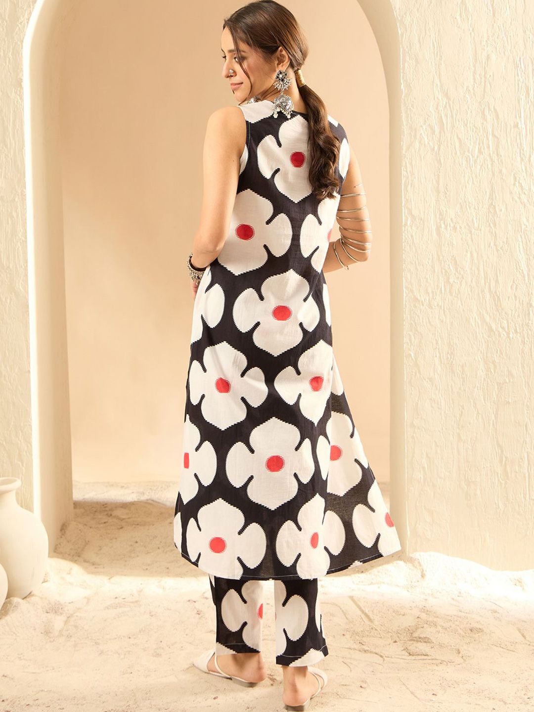 Indo Era Women Floral Printed Regular Pure Cotton Kurta with Trousers