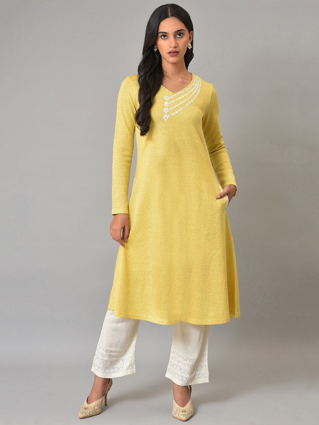 W V-Neck A-Line Regular Fit Straight Acrylic Kurta