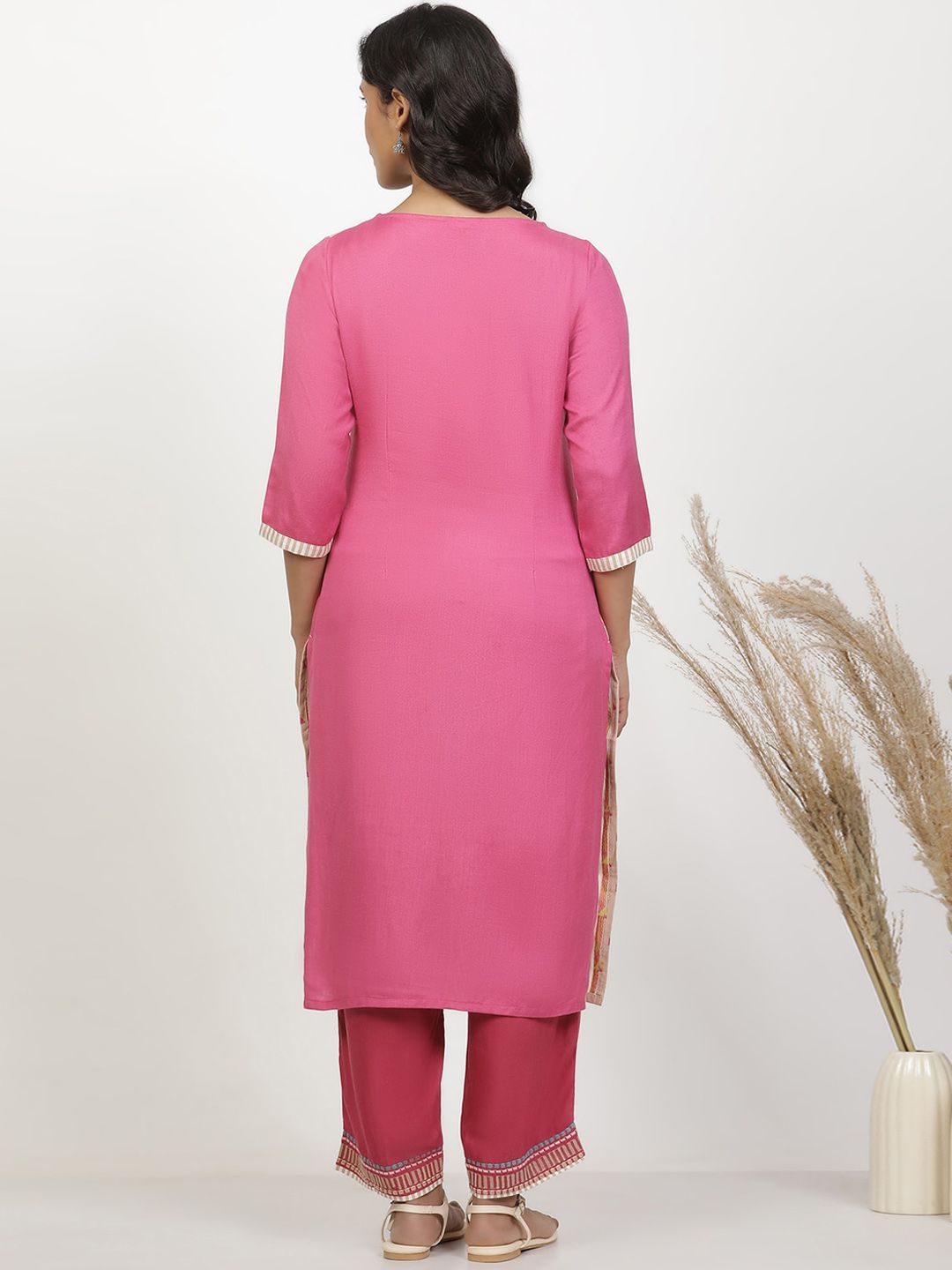 W Ethnic Motifs Printed Round Neck Regular Kurta with Trousers