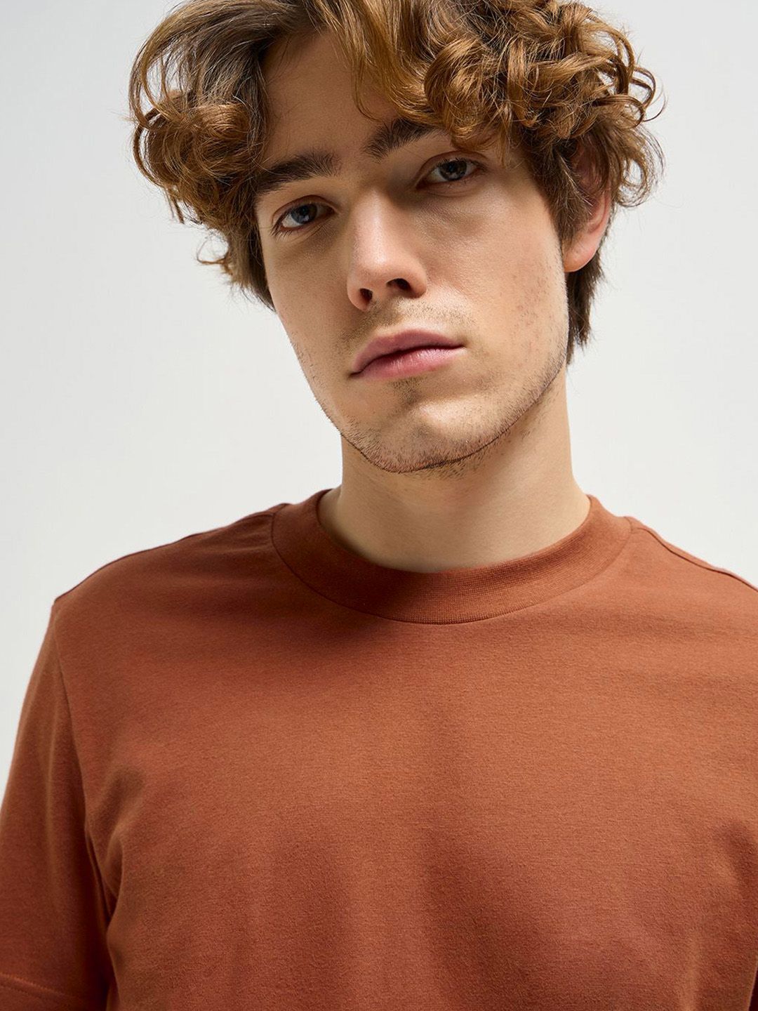 THE BEAR HOUSE Men Solid Round Neck Cotton T-shirt