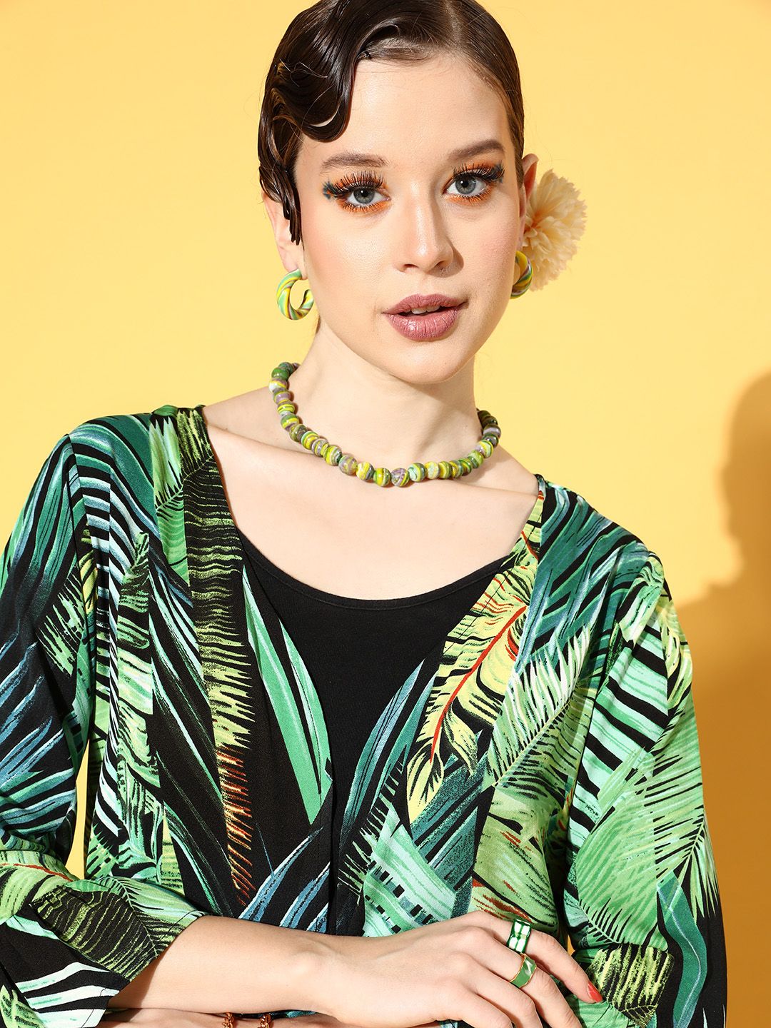 Berrylush Women Gorgeous Green Printed Nuovo Sleeves Shrug