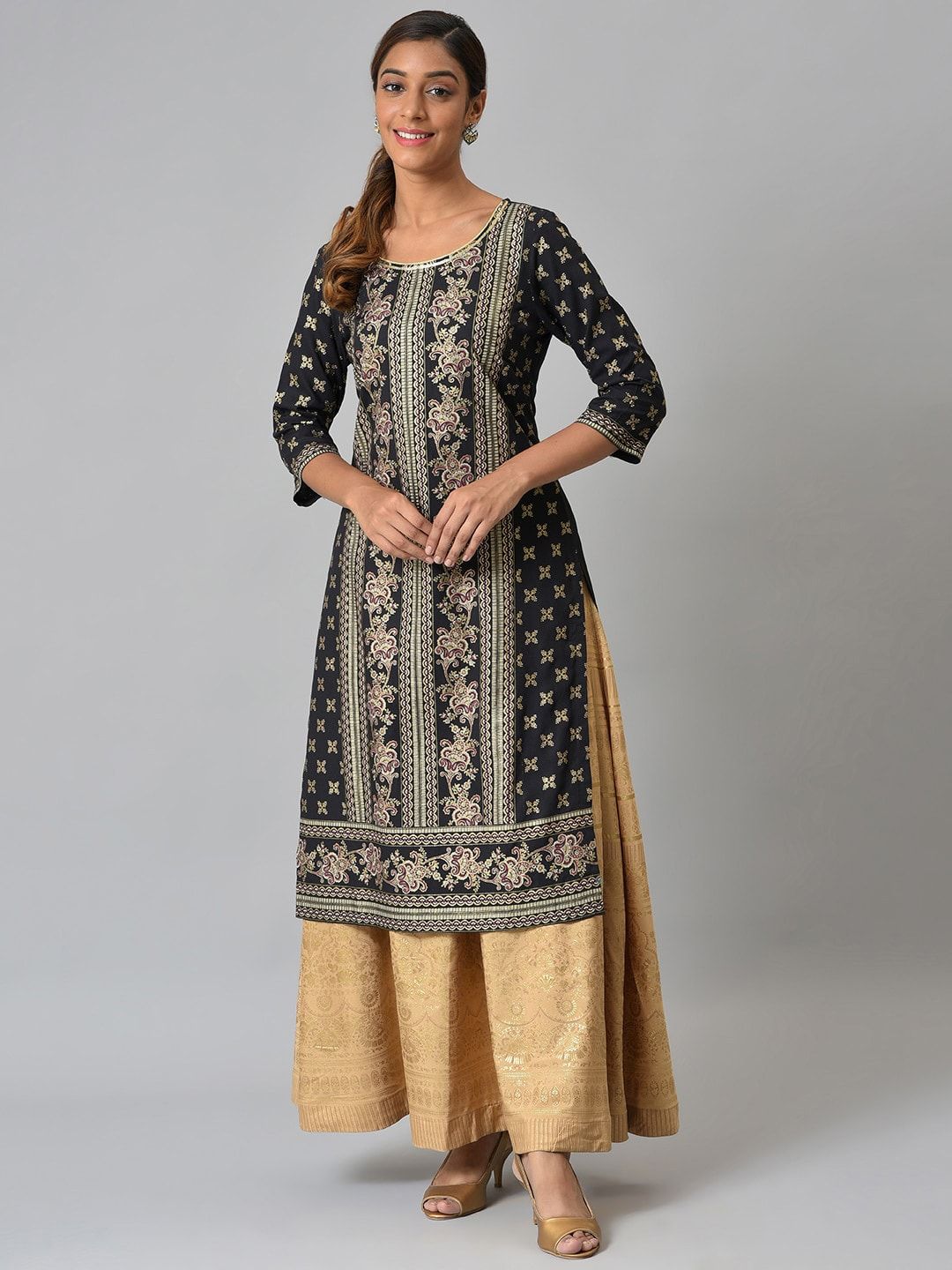 Aurelia Women Black Floral Print Viscose Straight Kurta