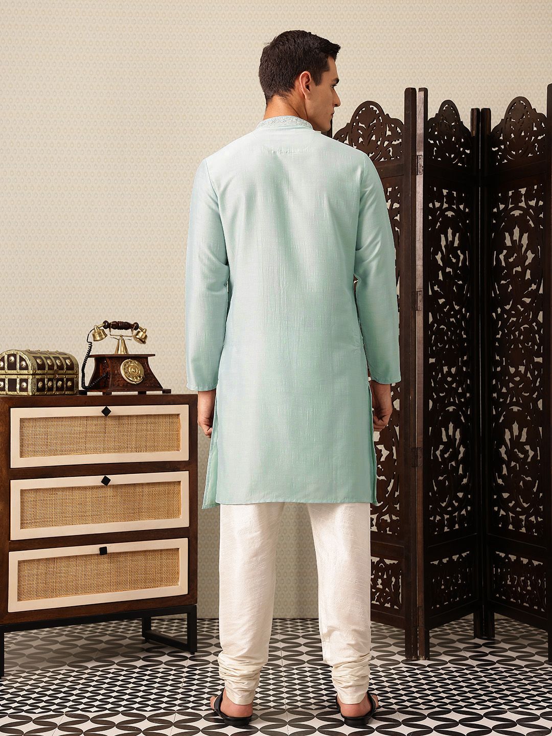 House of Pataudi Floral Embroidered Sequinned Straight Jashn Kurta