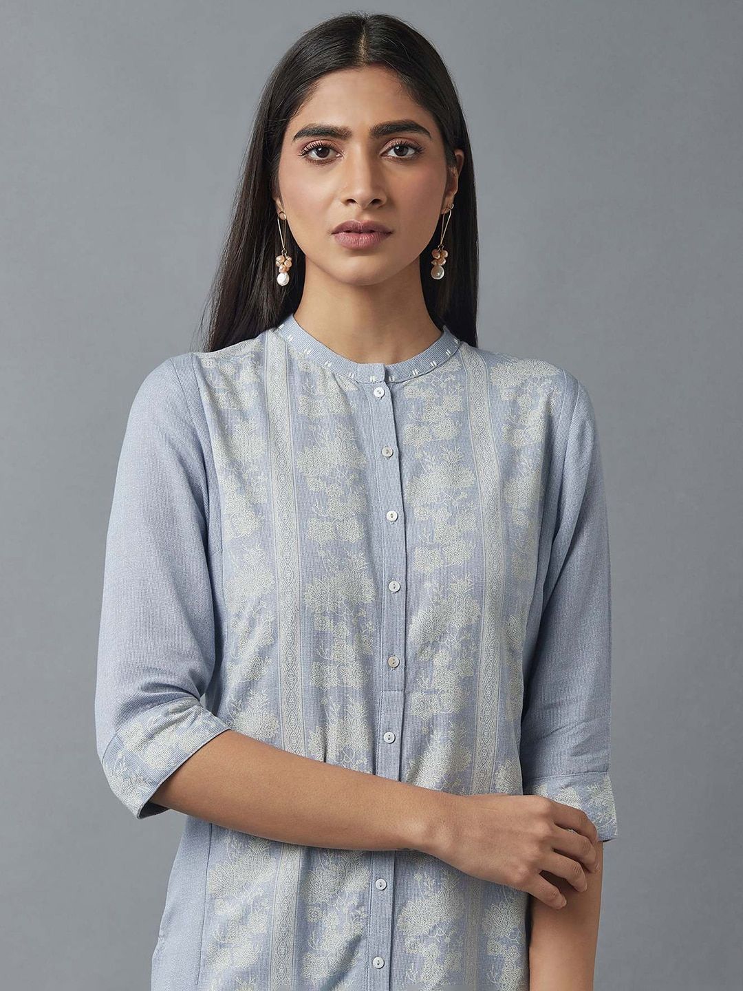 W Women Blue & White Ethnic Motifs Printed Thread Work Kurta