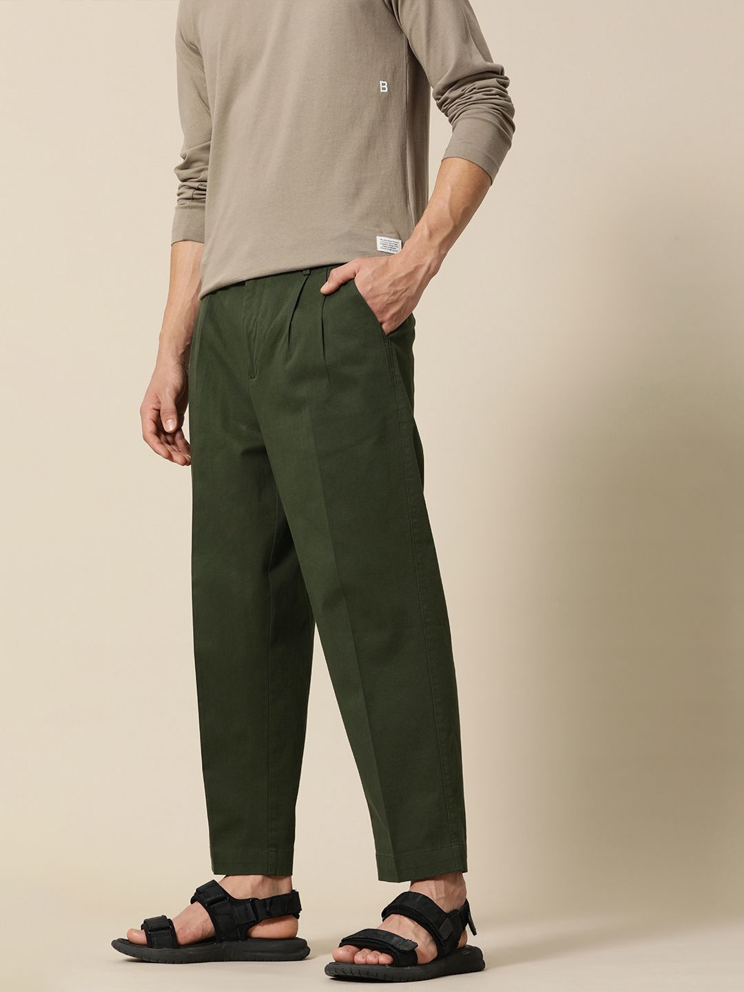 Mr Bowerbird Men Green Solid Oversized Fit Mid-Rise Elephant Ankle Woven Pleated Trousers