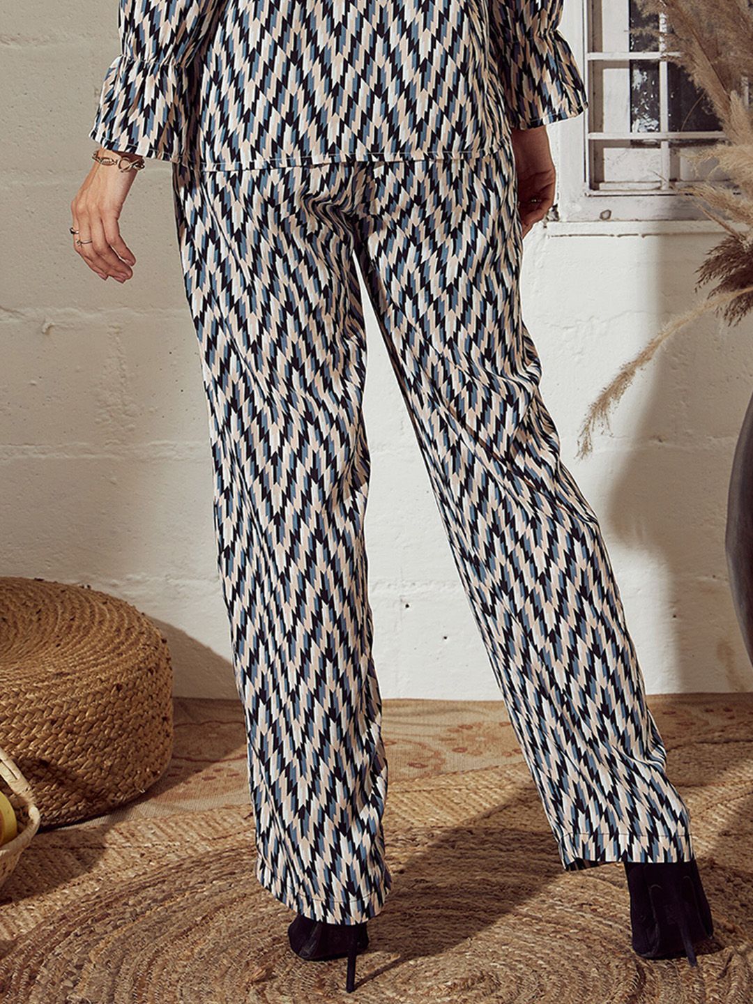 SASSAFRAS Women Beige & Black Geometric Printed Mid-Rise Trousers