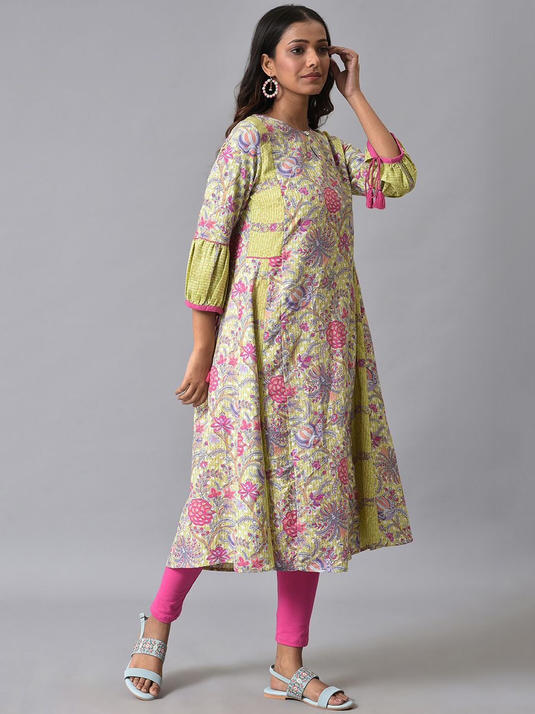 W Puff Sleeves Floral Printed Pleated Anarkali Kurta With Leggings