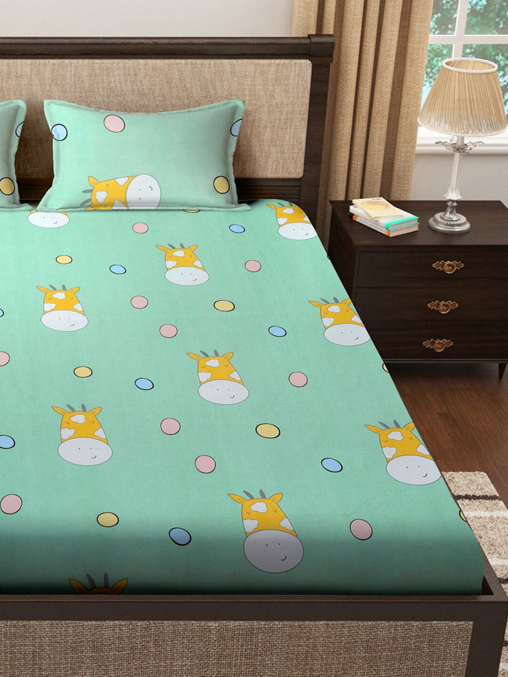 KLOTTHE Green Conversational Polycotton 300 TC King Fine Bedsheet dengan 2 Sarung Bantal-98 x 87 inci