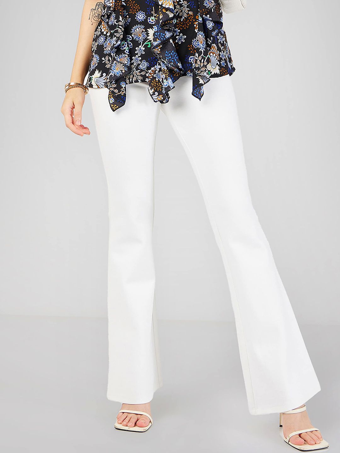 SASSAFRAS Women White Slim Fit Mid Rise Trousers