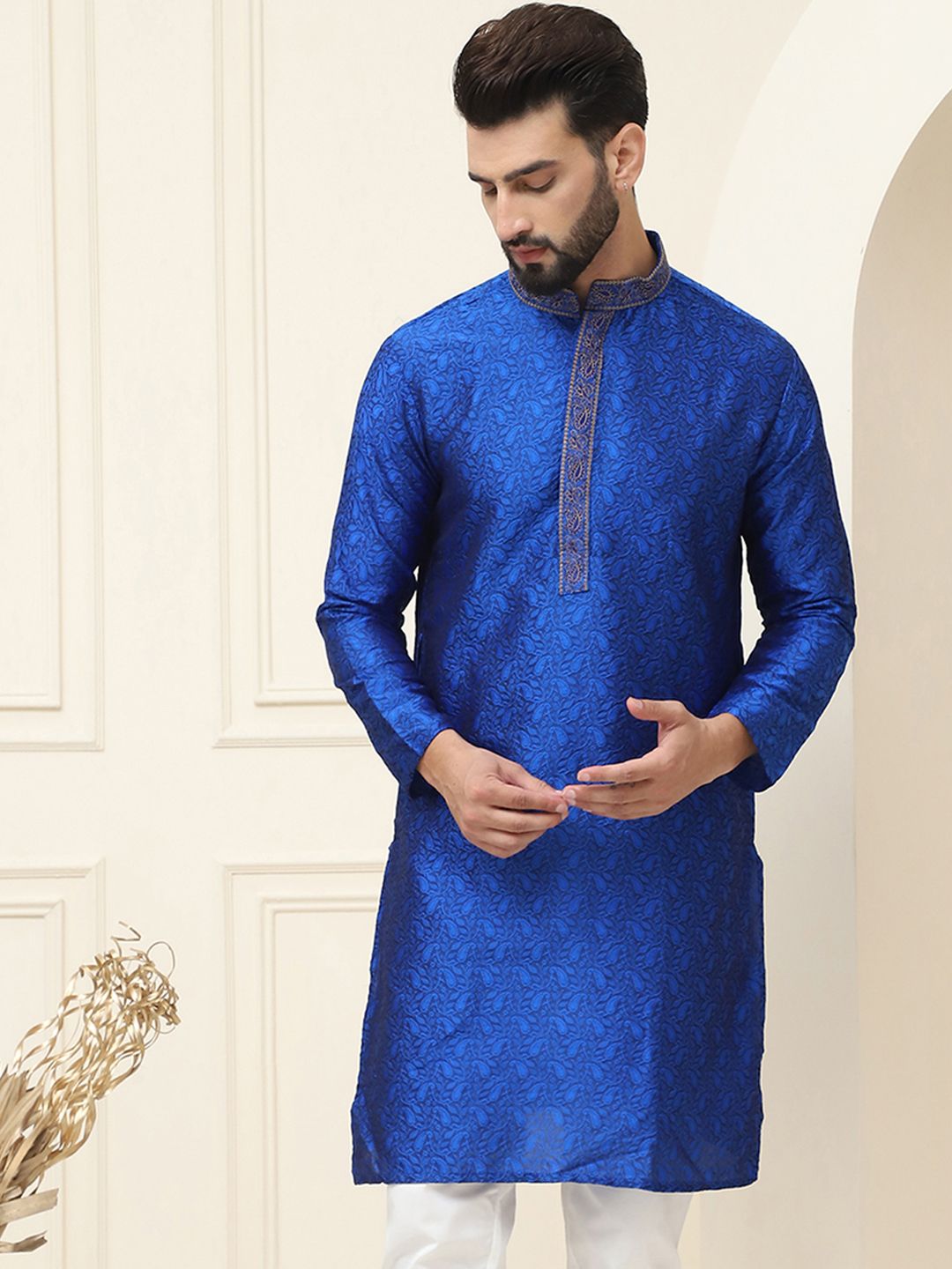 SOJANYA Men Blue Woven Design Straight Kurta