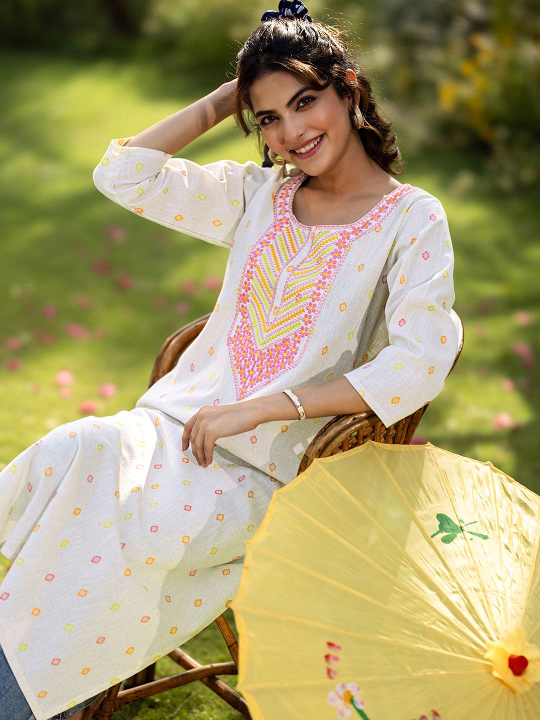 Libas Women Floral Embroidered Thread Work Kurta