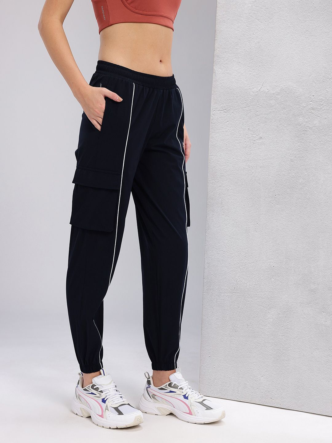 HRX by Hrithik Roshan Men Piping Detail Cargo-Style Training Joggers