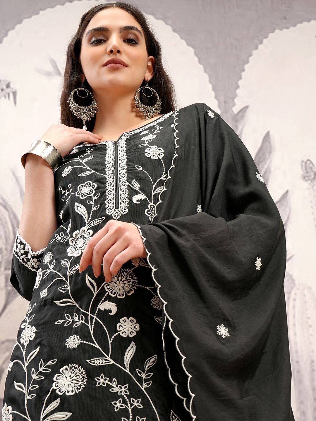 Vishudh Notch Neck Embroidered Regular Thread Work Straight Kurta Set