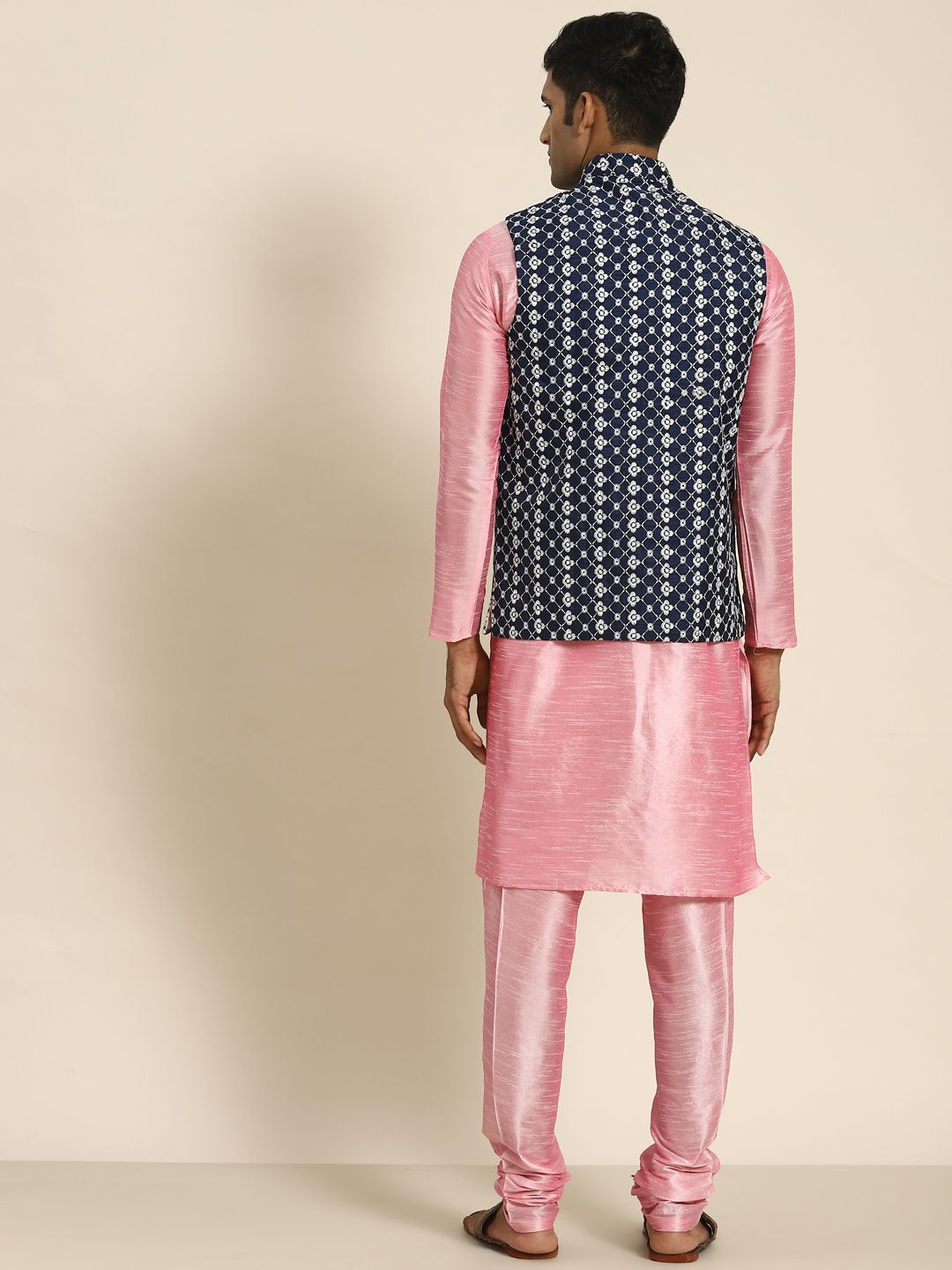 SOJANYA Men Pink Embroidered Kurta with Churidar
