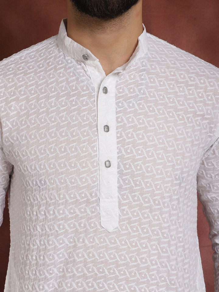 SOJANYA Men White Floral Floral Chikankari Cotton Straight Kurta