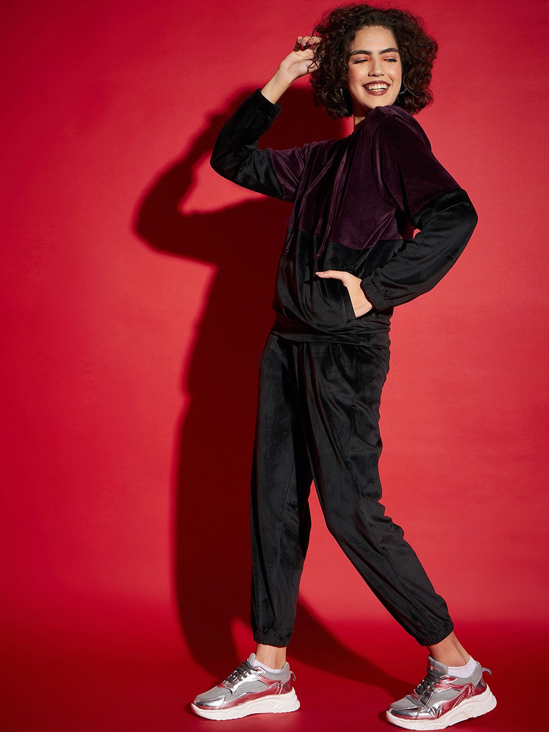 SASSAFRAS Maroon Colourblocked Velvet Sweatshirt With Joggers