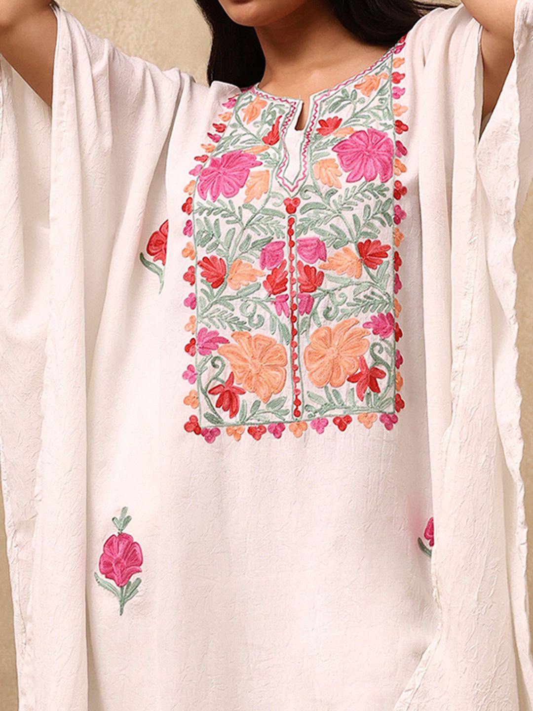 House of Chikankari Crafts Set Kaftan Wanita Solid Sulam Aari - Putih