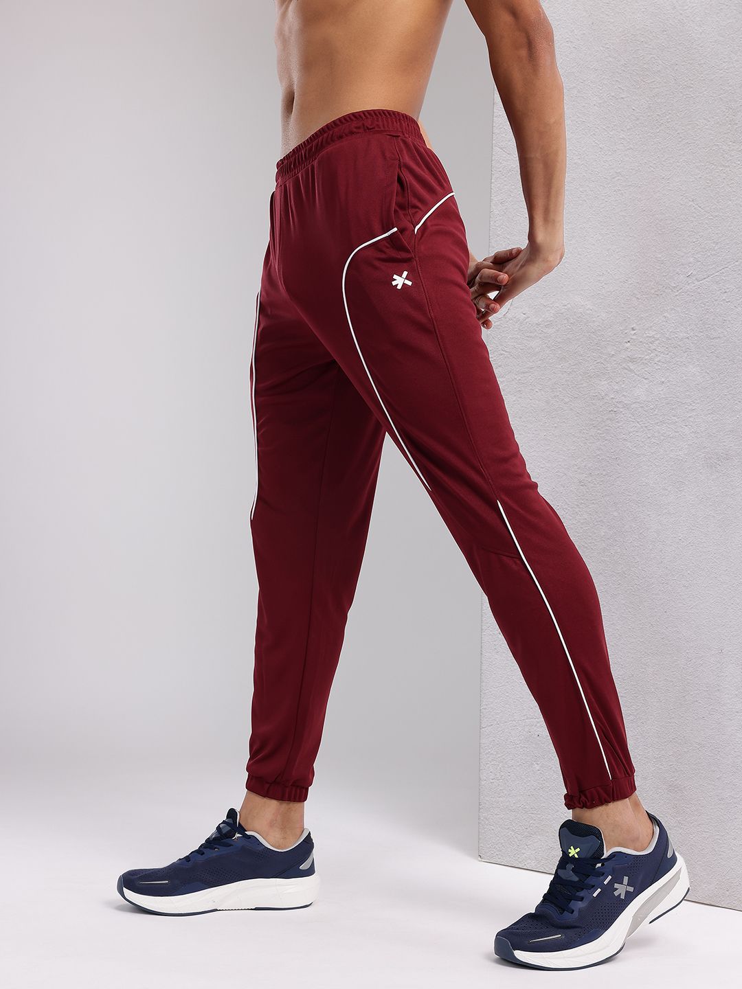 HRX by Hrithik Roshan Men Mid-Rise Rapid-Dry Training Joggers with Contrast Piping