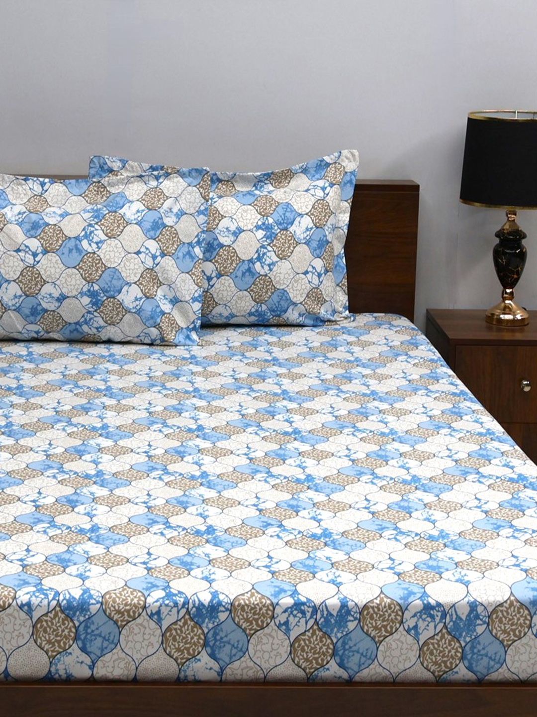 BOMBAY DYEING Blue & White Floral 160 TC Queen Bedsheet with 2 Pillow Covers