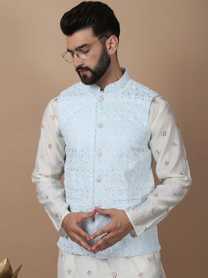 Kurta Sutera Kapas Bersulam Bunga Warna Krim Anouk dengan Jaket Churidar & Nehru