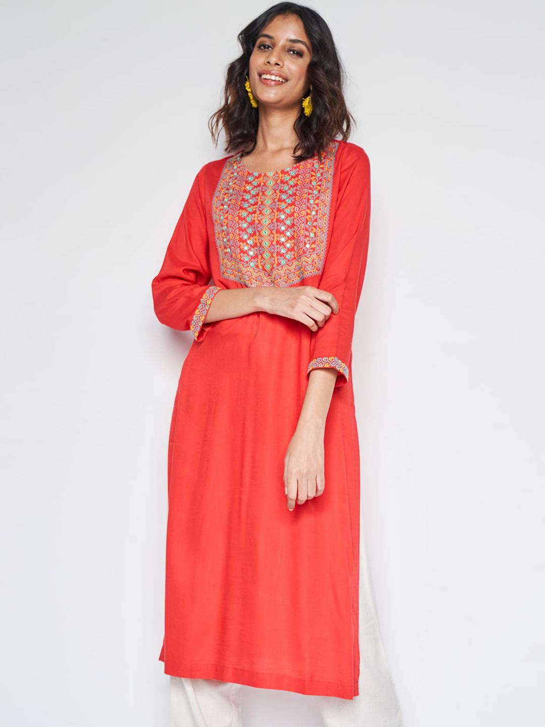 Global Desi Ethnic Motifs Yoke Design Thread Work Kurta