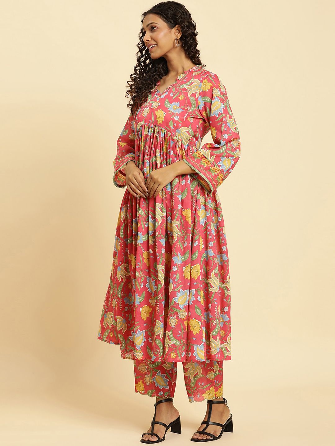 W Floral Printed Regular Pure Cotton Kurta With Trousers & Dupatta