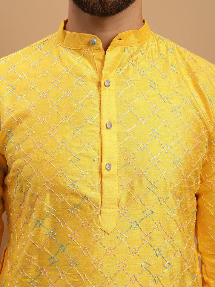 SOJANYA Kurta Sulam Motif Etnik Bersama Jaket Churidar & Nehru