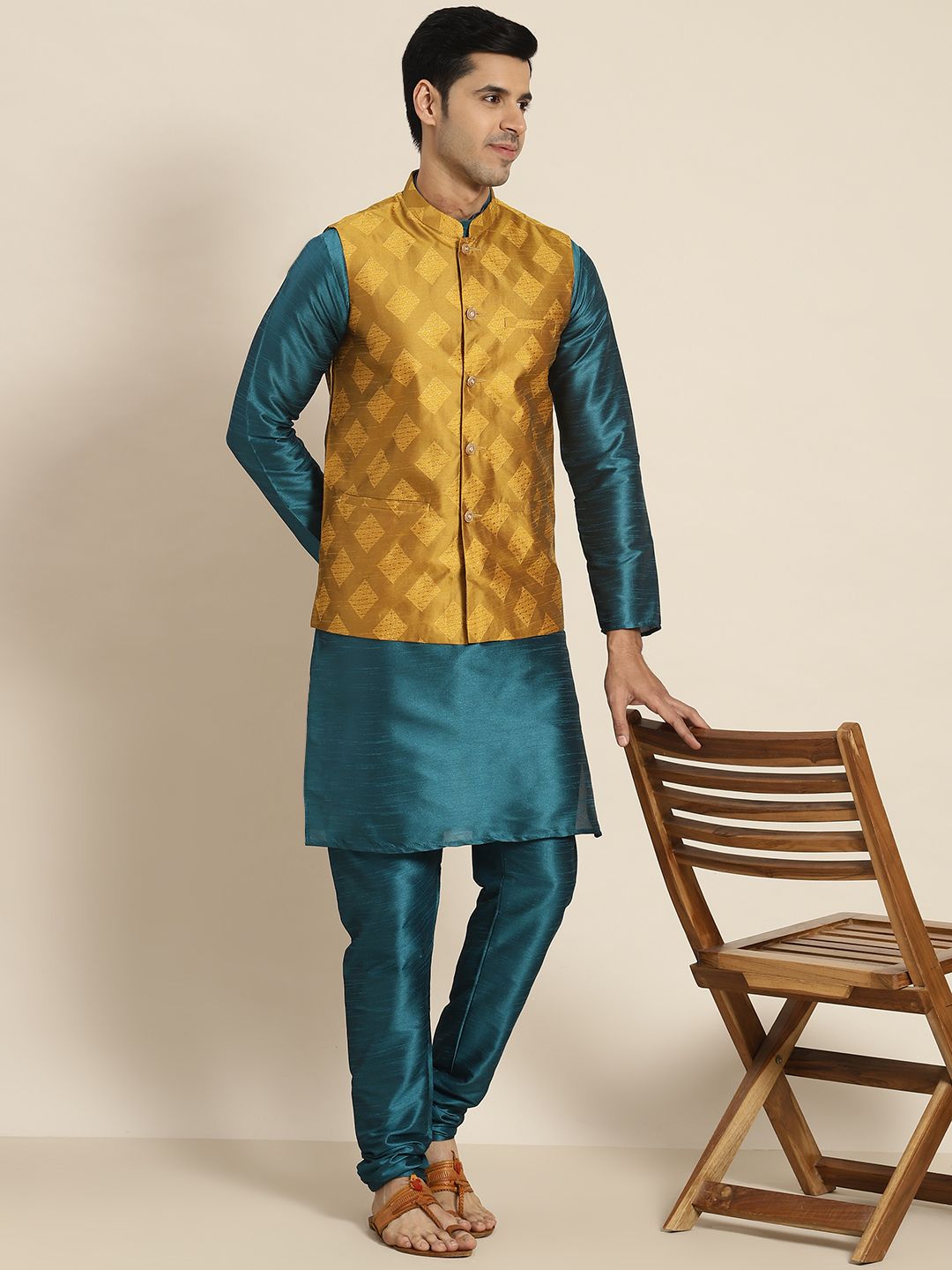 SOJANYA Kurta Hijau Lelaki dengan Churidar dengan Jaket Nehru