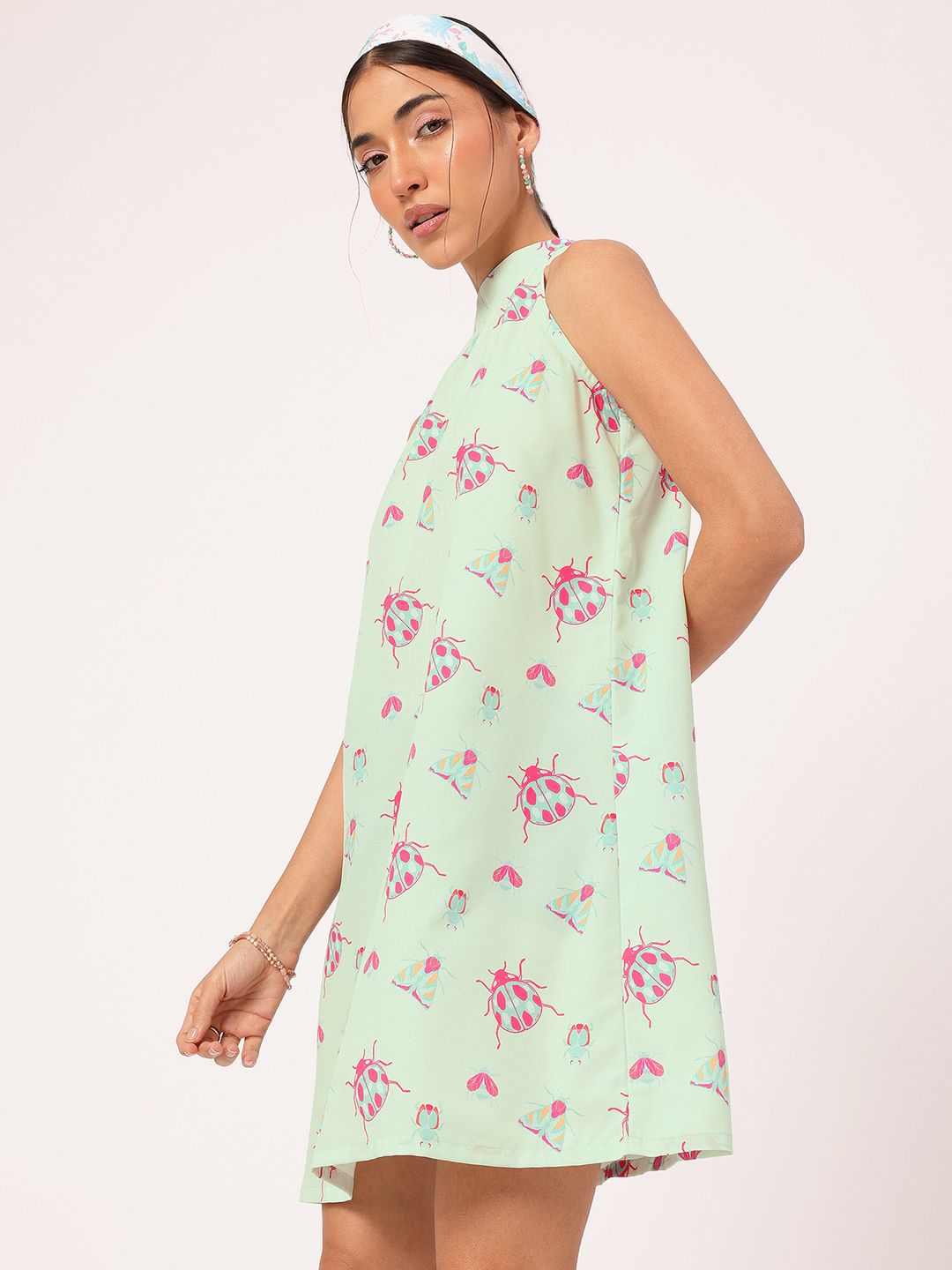 DressBerry Fabulous-Fly Knotty Halter-Neck Bug Printed Mini Dress