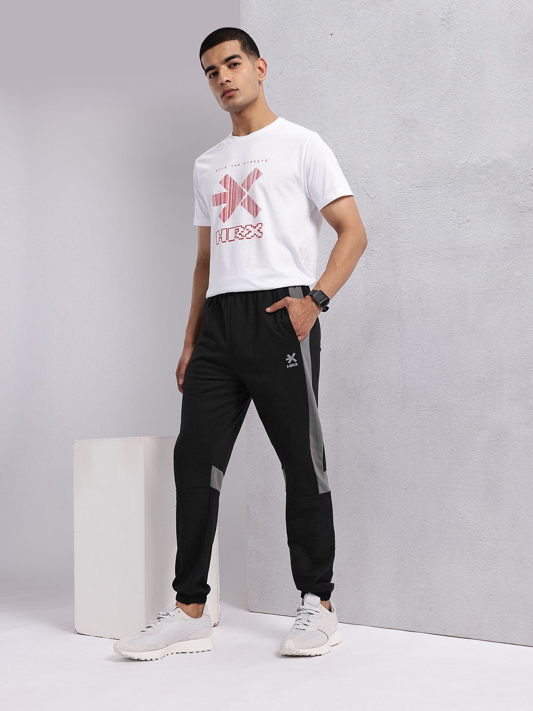 HRX by Hrithik Roshan Men Lifestyle Joggers with Contrast Panels