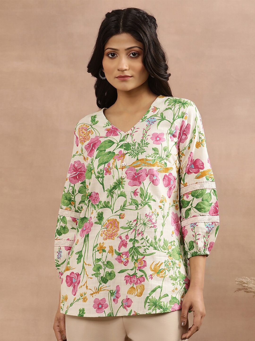 W Floral Printed V-Neck Cuffed Sleeves Cotton Top