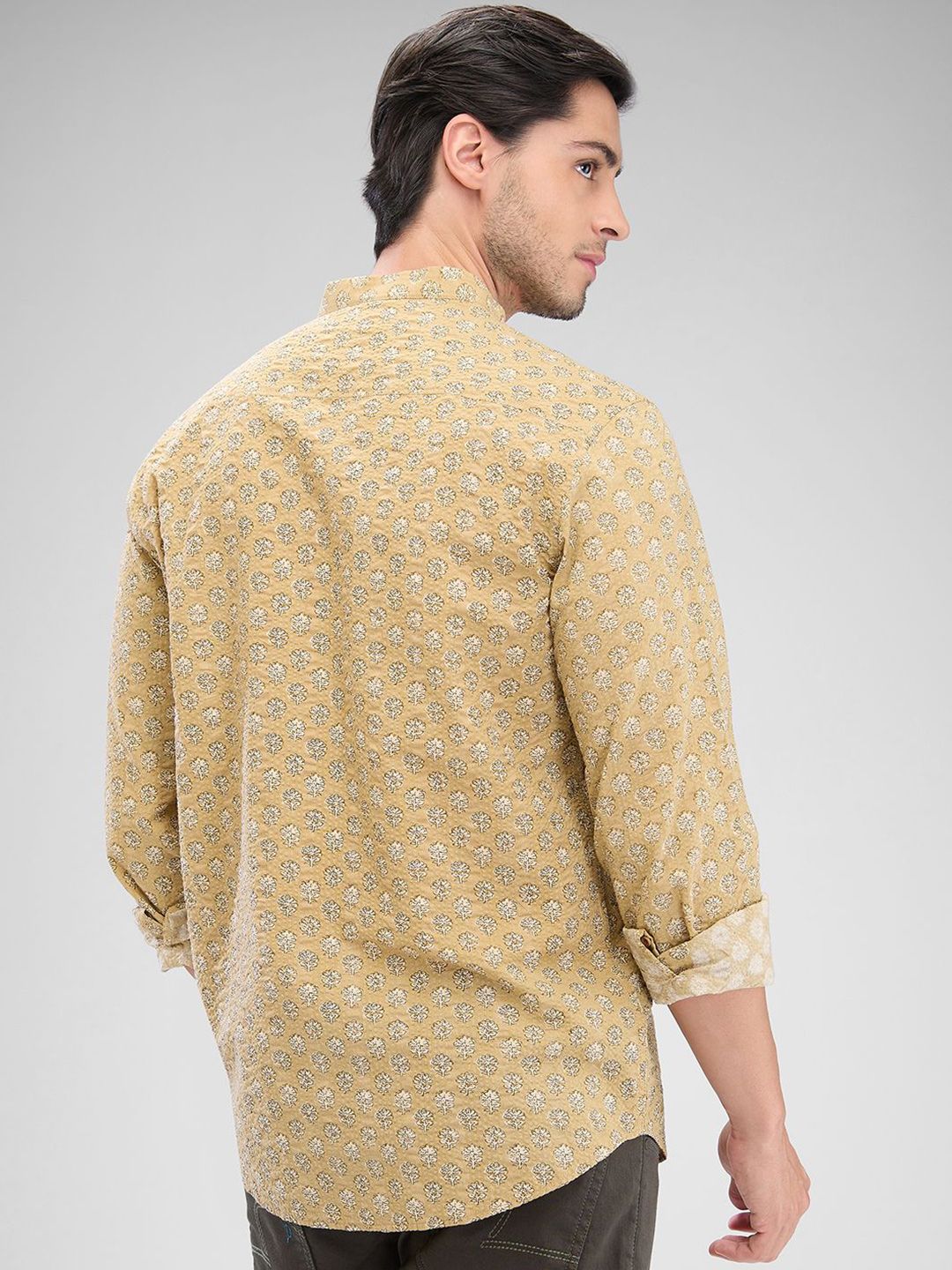 SPYKAR Men Slim Fit Floral Printed Opaque Mandarin Collar Casual Shirt