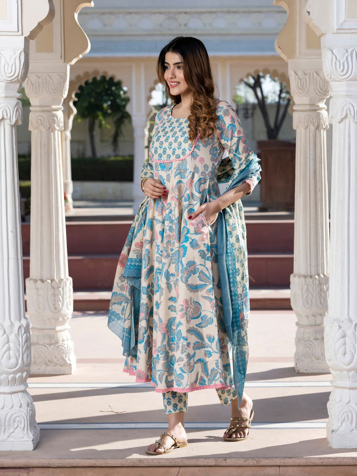 Kalini Floral Printed Neck Cotton Pure Anarkali Kurta dengan Seluar & Dupatta